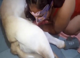 Masked girl is going to get off with a sexy beast